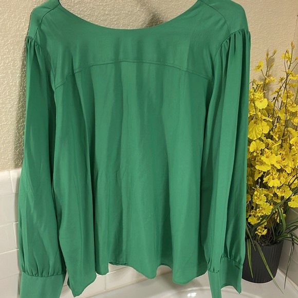 LOFT Kelly Green Blouse NEW w/ Tags - Picture 2 of 6